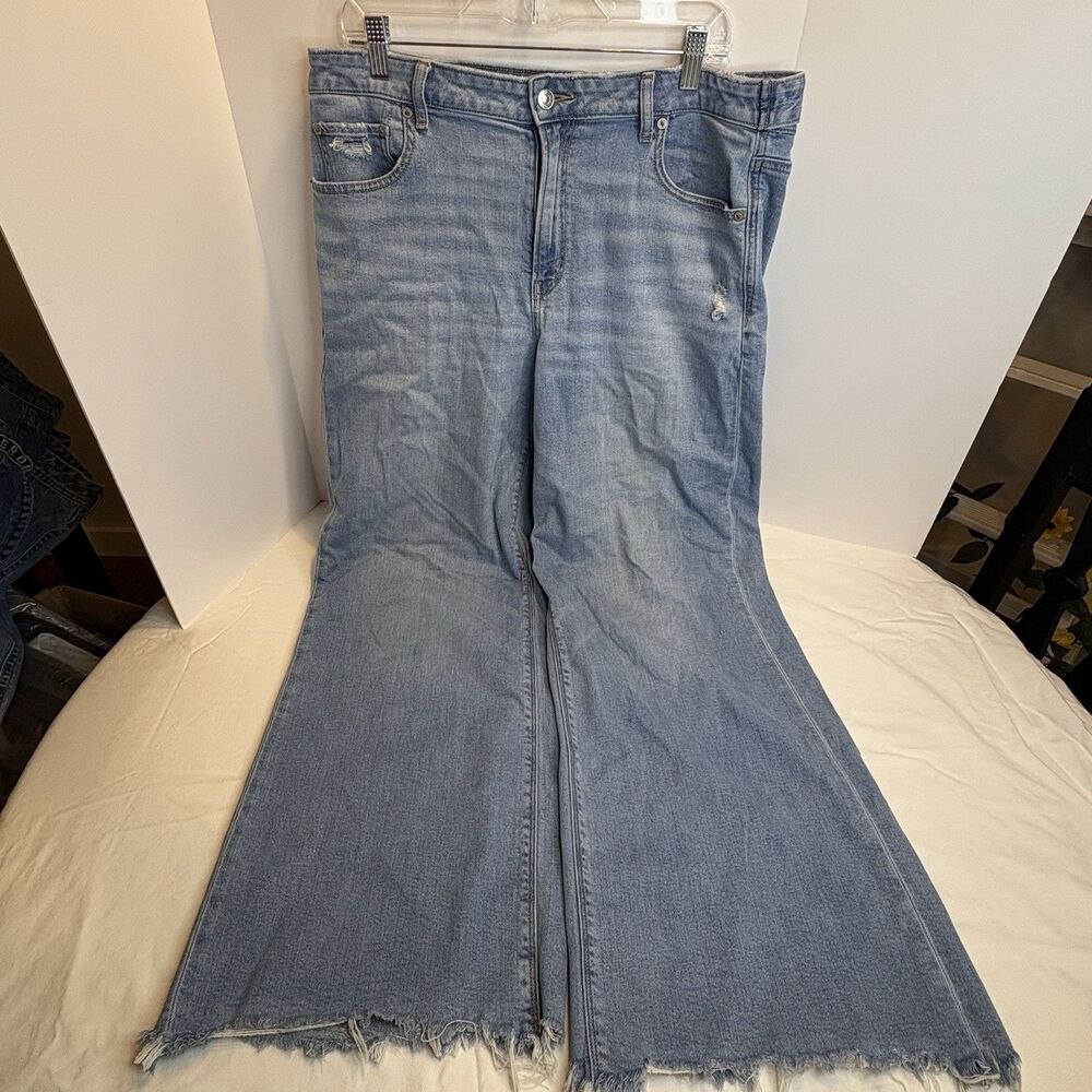 American Eagle Super High-Rise Baggy Wide Leg Jeans Light Wash Frayed Hem 14